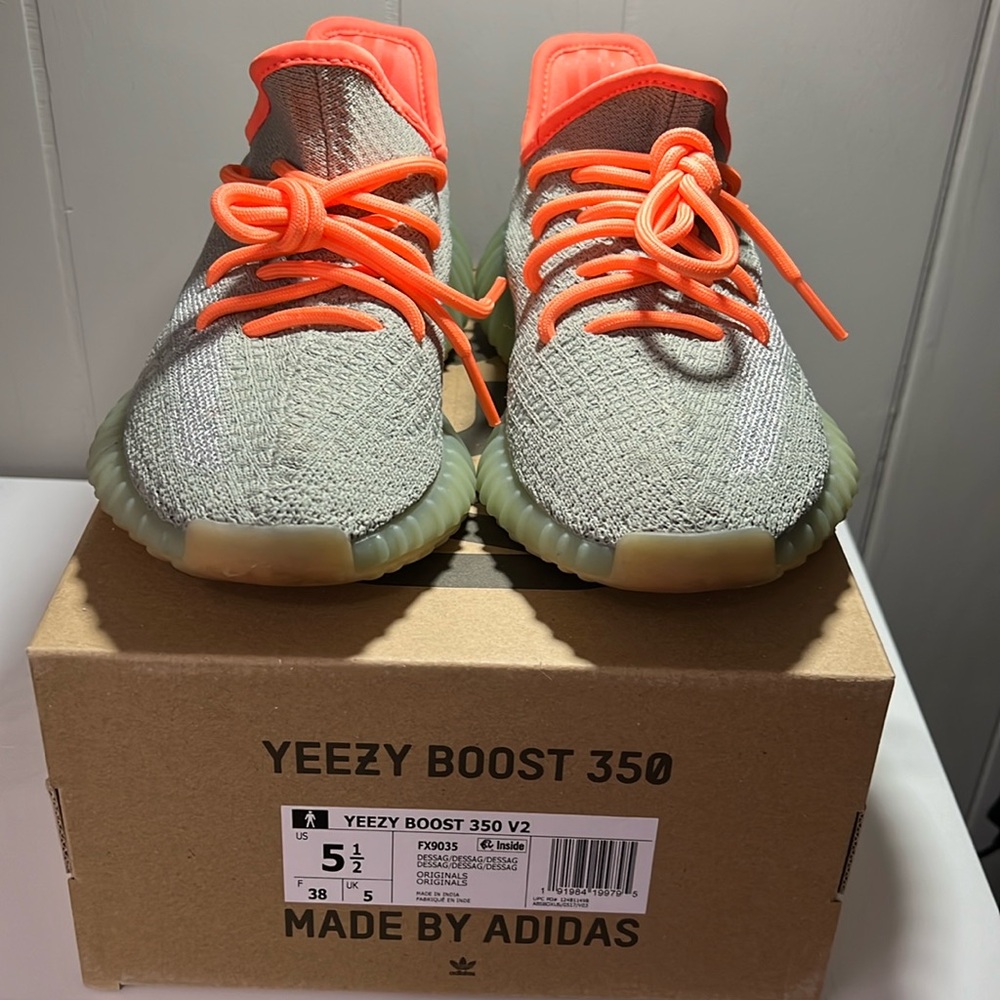 YEEZY BOOST 350 V2 color DESAG men’s size 5 1/2